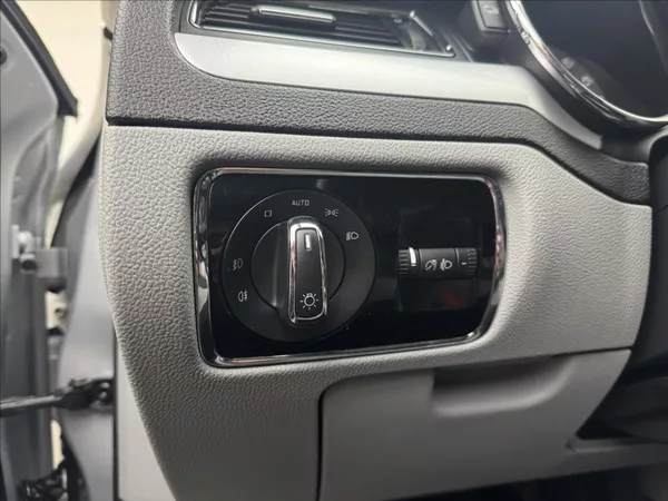 Škoda Superb 2,0 TDi DSG ALU COLUMBUS TAŽNÉ - foto 8
