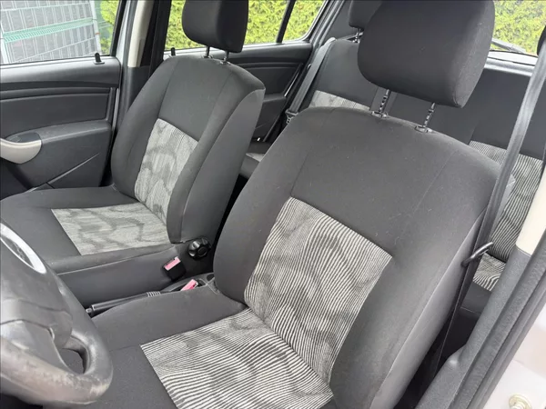 Dacia Sandero 1.4 - foto 11