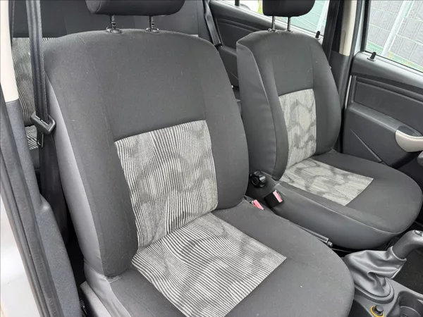 Dacia Sandero 1.4 - foto 12