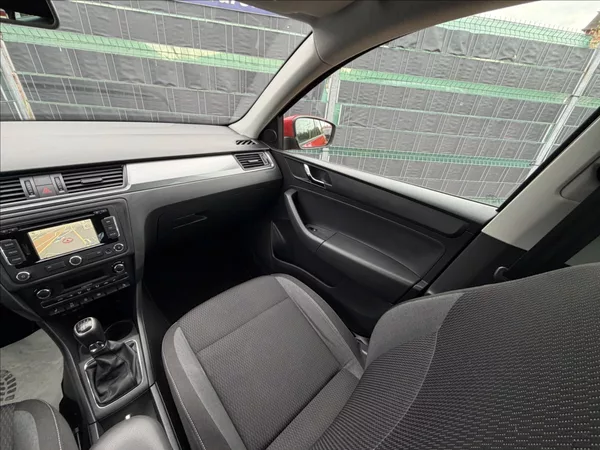 Škoda Rapid 1.6 TDI Spaceback Ambition - foto 10