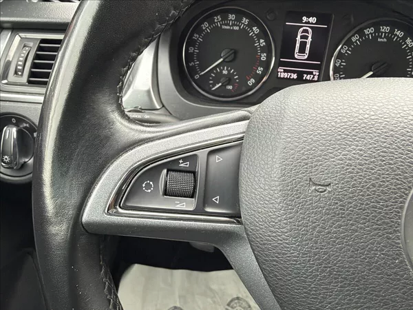 Škoda Rapid 1.6 TDI Spaceback Ambition - foto 13