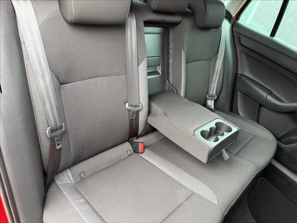 Škoda Rapid 1.6 TDI Spaceback Ambition - foto 19