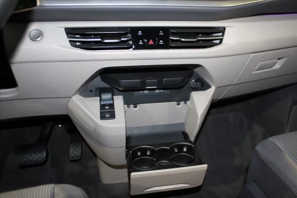 Volkswagen Multivan T7 TDi DSG Edition ACC/NezTop/ - foto 27