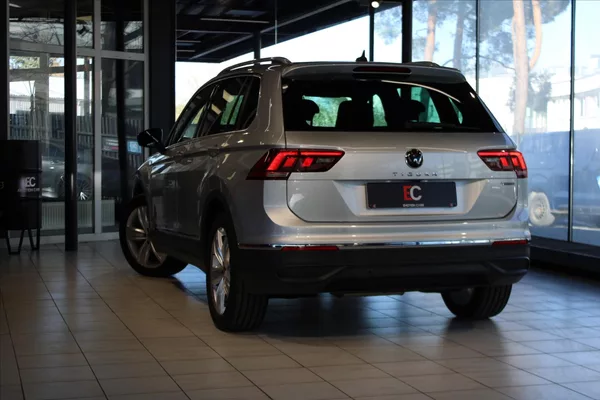 Volkswagen Tiguan TDi DSG 4MOTION IQ.Light/ACC/T - foto 30