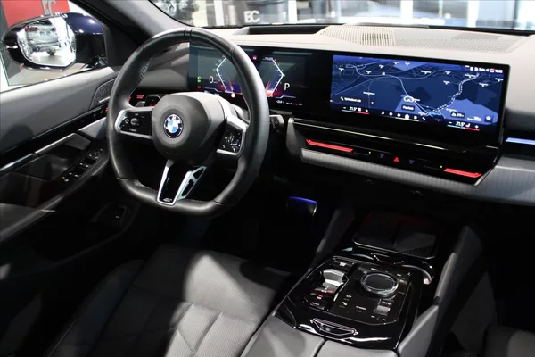 BMW Řada 5 520d xDrive M Sport Pro DAProf - foto 15