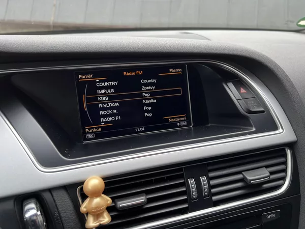 Audi A4 2.0 TDi 110 kW QUATTRO S-LINE - foto 12