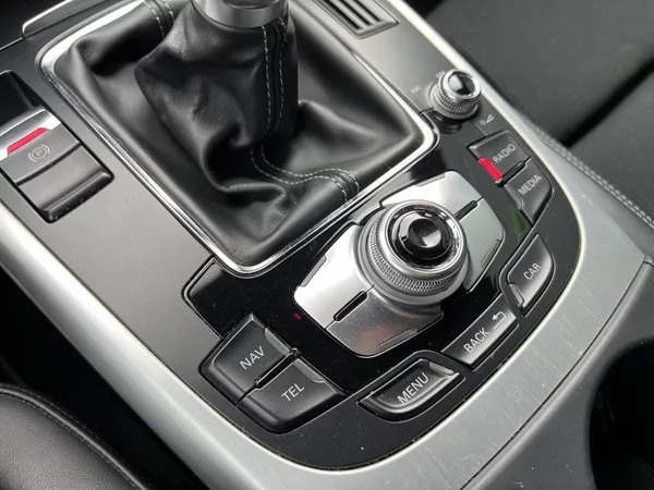 Audi A4 2.0 TDi 110 kW QUATTRO S-LINE - foto 13