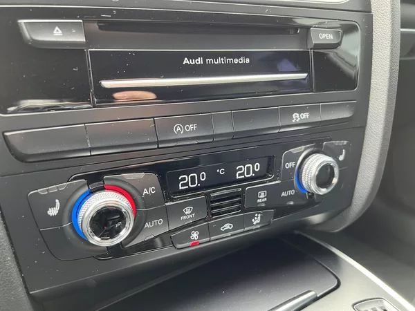Audi A4 2.0 TDi 110 kW QUATTRO S-LINE - foto 14