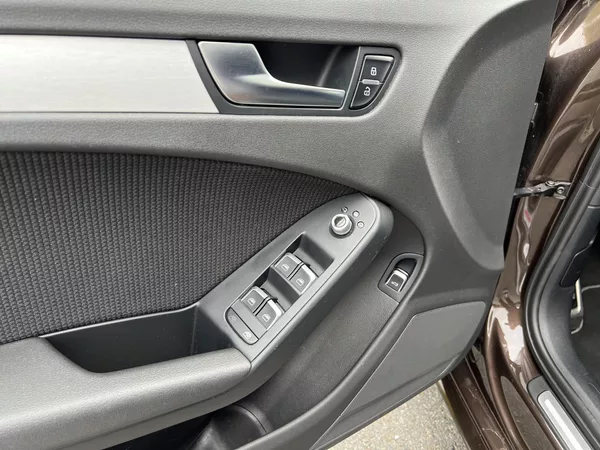 Audi A4 2.0 TDi 110 kW QUATTRO S-LINE - foto 17