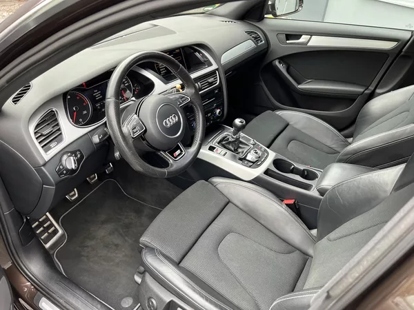Audi A4 2.0 TDi 110 kW QUATTRO S-LINE - foto 6