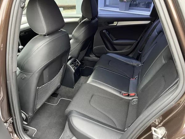 Audi A4 2.0 TDi 110 kW QUATTRO S-LINE - foto 7