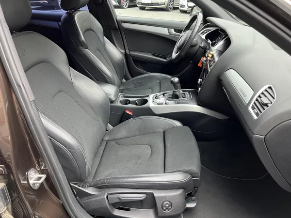 Audi A4 2.0 TDi 110 kW QUATTRO S-LINE - foto 8