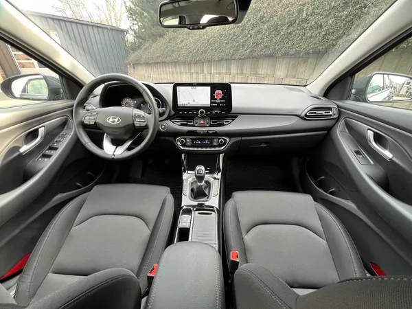 Hyundai i30 STYLE 1.5 DPI 71 kW DPH - foto 12