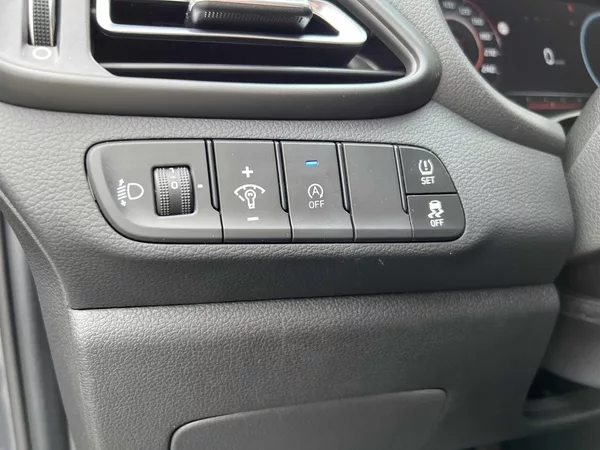 Hyundai i30 STYLE 1.5 DPI 71 kW DPH - foto 13
