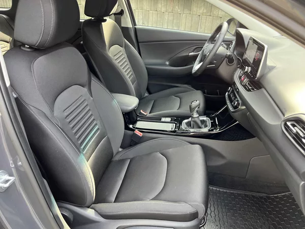 Hyundai i30 STYLE 1.5 DPI 71 kW DPH - foto 6