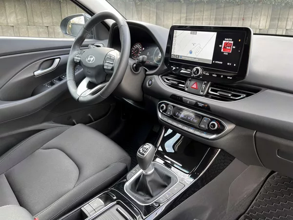 Hyundai i30 STYLE 1.5 DPI 71 kW DPH - foto 7