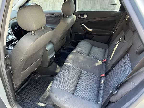 Ford Mondeo 2.0 TDCi 96 kW PRAV. SERVIS - foto 10