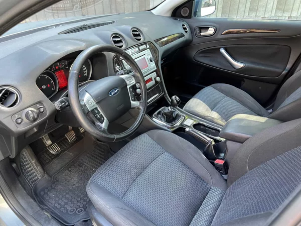 Ford Mondeo 2.0 TDCi 96 kW PRAV. SERVIS - foto 9
