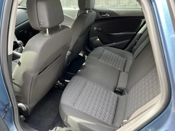 Opel Astra 1.4T 103 kW 1.MAJ SERVISKA - foto 10