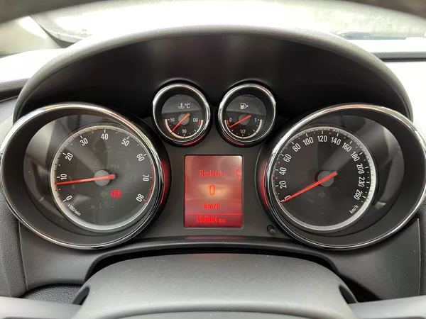 Opel Astra 1.4T 103 kW 1.MAJ SERVISKA - foto 13