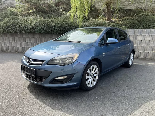 Opel Astra 1.4T 103 kW 1.MAJ SERVISKA - foto 2