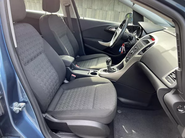 Opel Astra 1.4T 103 kW 1.MAJ SERVISKA - foto 6