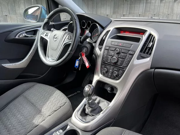 Opel Astra 1.4T 103 kW 1.MAJ SERVISKA - foto 7