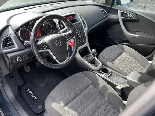 Opel Astra 1.4T 103 kW 1.MAJ SERVISKA - foto 9