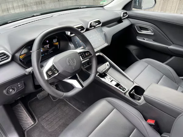 MG ZS 1.5 HYBRID+ 145 kW 10.000KM - foto 9