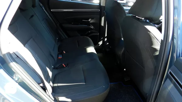 Hyundai Tucson 1.6 CRDi 100 kW NAVI - foto 10