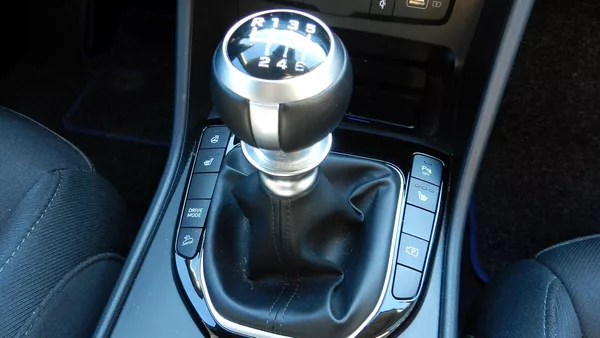 Hyundai Tucson 1.6 CRDi 100 kW NAVI - foto 11