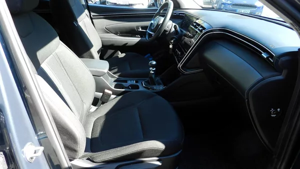 Hyundai Tucson 1.6 CRDi 100 kW NAVI - foto 14