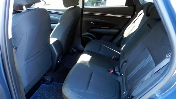 Hyundai Tucson 1.6 CRDi 100 kW NAVI - foto 8