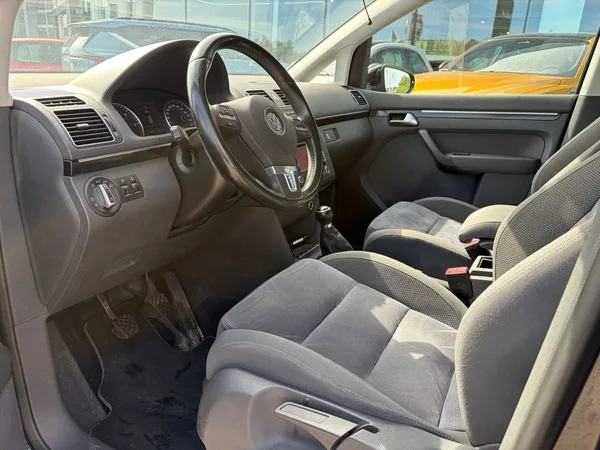 Volkswagen Touran 2.0 TDi 103kW - foto 5
