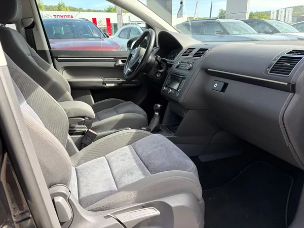 Volkswagen Touran 2.0 TDi 103kW - foto 7