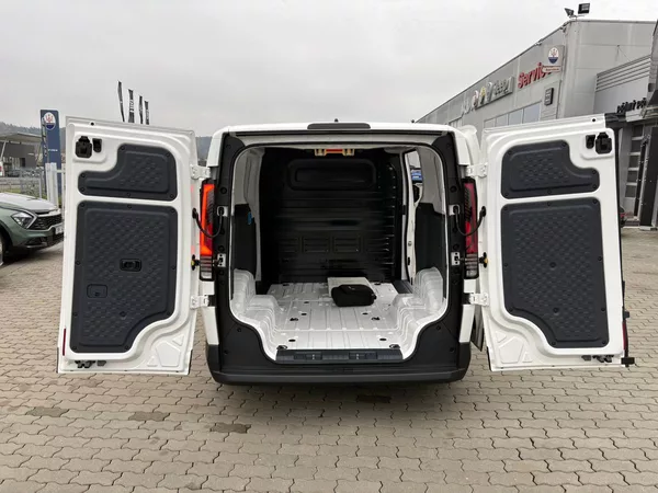 Kia PV5 Cargo 3DR L2H1 4x2 PLUS 120 KW - foto 11