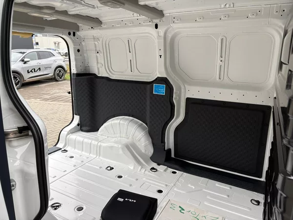 Kia PV5 Cargo 3DR L2H1 4x2 PLUS 120 KW - foto 12