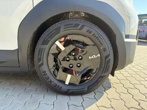 Kia PV5 Cargo 3DR L2H1 4x2 PLUS 89 KW - foto 9