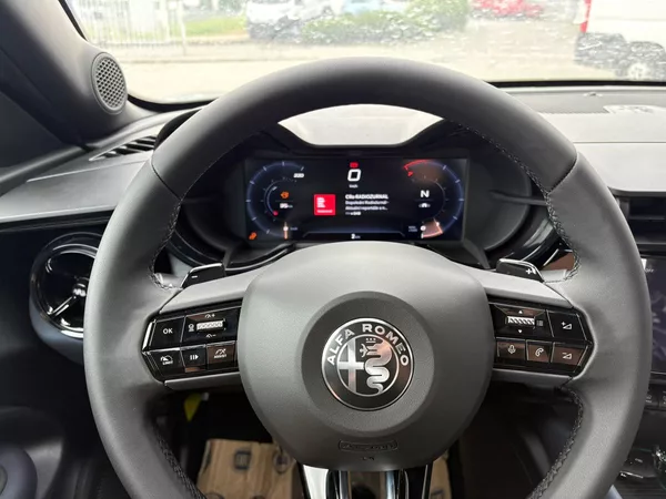 Alfa Romeo Junior 1.2 Turbo Hybrid 145k eDCT6 - foto 13