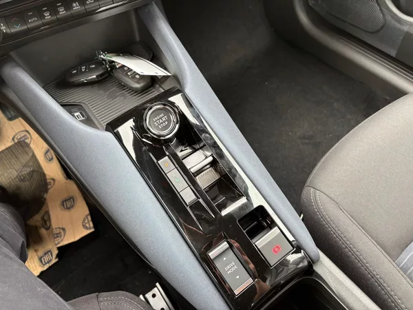 Alfa Romeo Junior 1.2 Turbo Hybrid 145k eDCT6 - foto 16