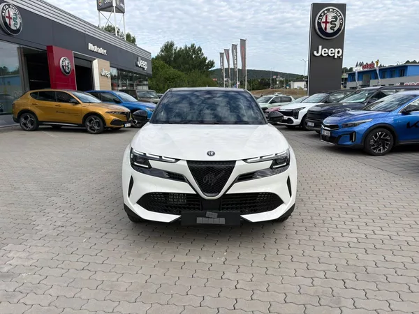 Alfa Romeo Junior 1.2 Turbo Hybrid 145k eDCT6 - foto 2