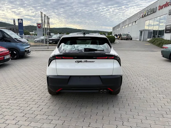 Alfa Romeo Junior 1.2 Turbo Hybrid 145k eDCT6 - foto 6