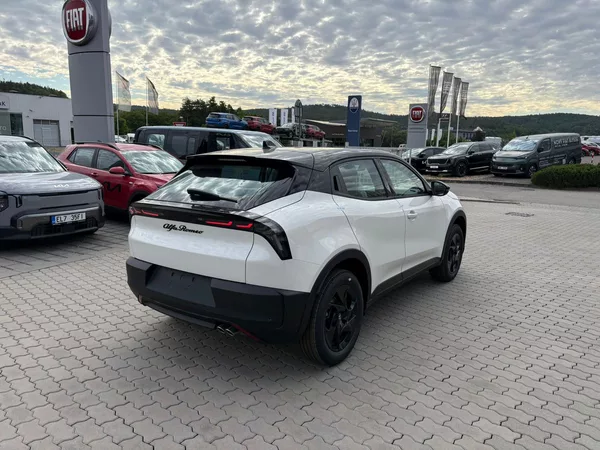 Alfa Romeo Junior 1.2 Turbo Hybrid 145k eDCT6 - foto 7