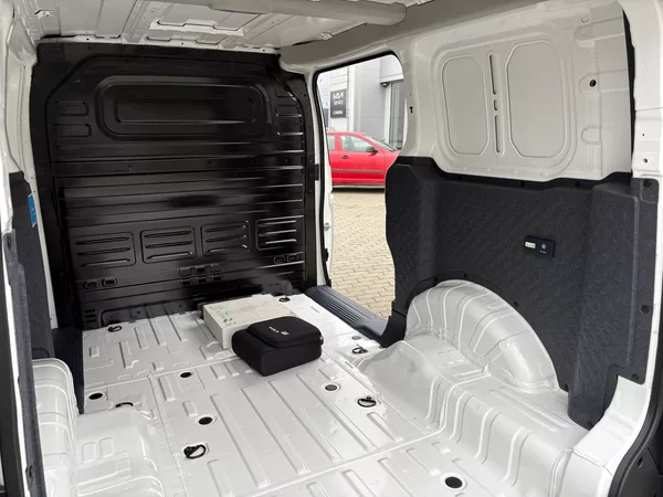 Kia PV5 Cargo 3DR L2H1 4x2 PLUS 89 KW - foto 13