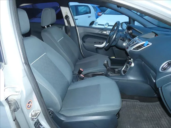 Ford Fiesta 1,4 TDCI - foto 10