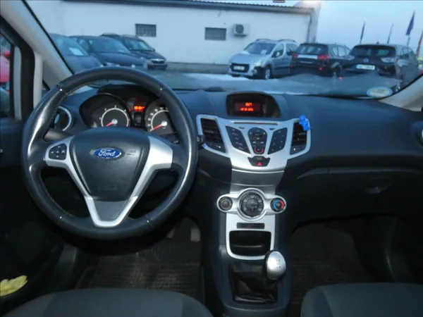 Ford Fiesta 1,4 TDCI - foto 7