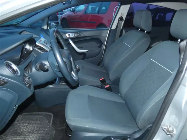 Ford Fiesta 1,4 TDCI - foto 8