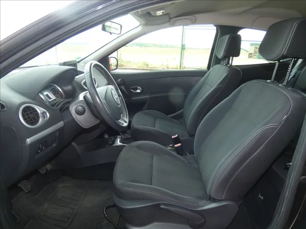 Renault Clio 1,2 16V - foto 8