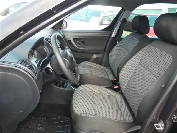 Škoda Roomster 1,2 TSI Style - foto 10