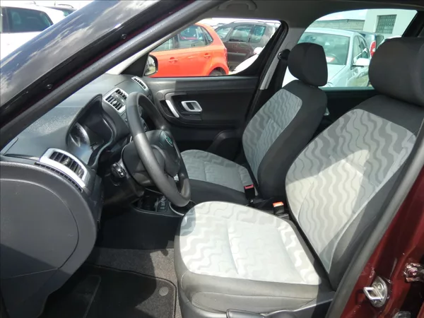 Škoda Roomster 1,4 16 V - foto 12
